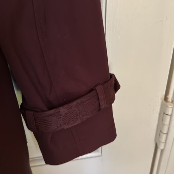 Women’s Coach SignatureTrench burgundy
 44 long ,armpits 23 ,sleeves 24 long - Picture 6 of 14